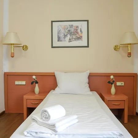 Opal Hotel 3*