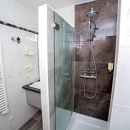 Opal Hotel 3*
